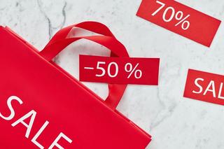 Trwa szał noworocznych wyprzedaży. Czy warto z nich skorzystać? 