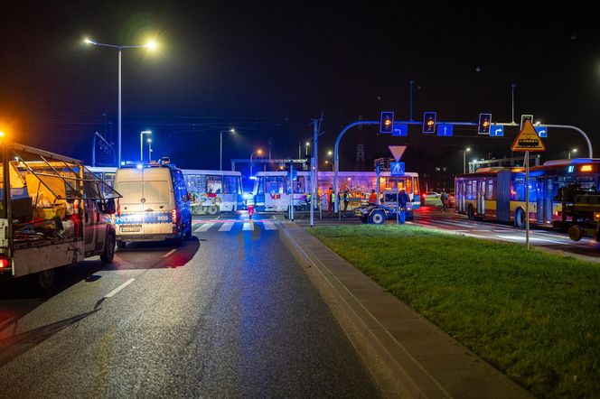 Zderzenie tramwaju linii 10 z autobusem 107 we Wrocławiu