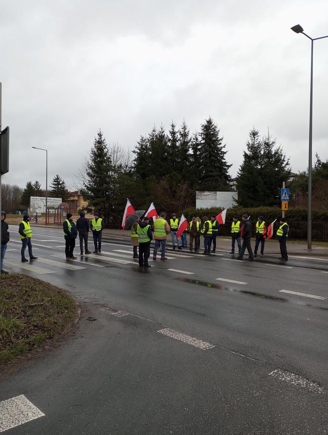 Trwa protest rolników w woj. lubelskim. Blokady są w wielu miejscach w regionie [DUŻO ZDJĘĆ]