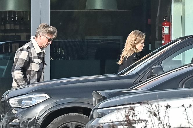 Agnieszka Kaczorowska siedzi i pachnie, a Rogacewicz wynosi śmieci i je kanapke poza autem... Fajna para?