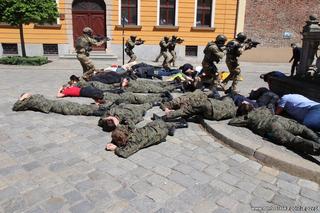 Brawurowa akcja kontrterrorystów na Ostrowie Tumskim. Odbijali zakładników z katedry 