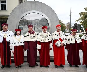 Inauguracja nowego roku akademickiego w Lublinie. Symbolicznie przemaszerowano przez centrum miasta