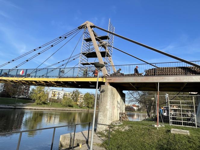 Trwa remont dwóch kładek w Bydgoszczy. Jak przebiegają prace? [ZDJĘCIA]