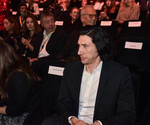 Adam Driver w Toruniu. Podziwiał piękny obraz Matejki i chce zagrać Mikołaja Kopernika