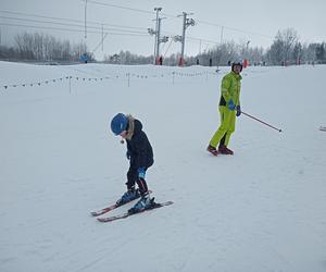 Karatecy ze Skarżyska na stoku narciarskim w Krajnie