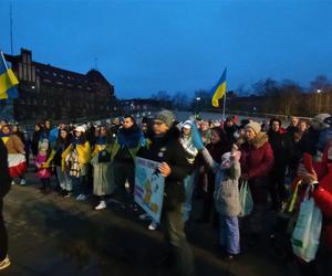 Manifestacja na pl. Solidarności w Szczecinie w pierwszą rocznicę inwazji na Ukrainę