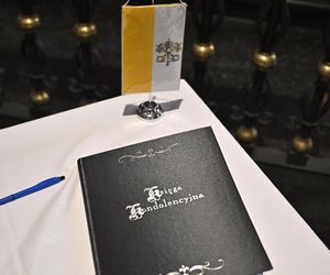 Warszawa żegna papieża Franciszka. Poruszające wpisy w Archikatedrze 