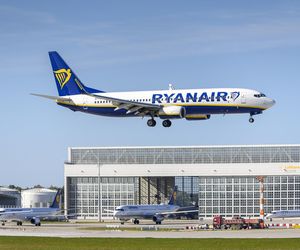 Mniej miejsc w samolotach Ryanair z Polski. Przewoźnik zmniejszy swoją ofertę