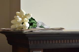 Atrapa kominka - idealna ozdoba na święta! Jak zrobić portal kominkowy? Sprawdź! To tania i piękna ozdoba