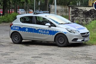 Auto staranowało ludzi i uderzyło w budynek szpitala. Groźny incydent w Otwocku