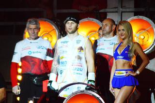 KnockOut Boxing Night 7 Rzeszów - Kamil Szeremeta (w środku)