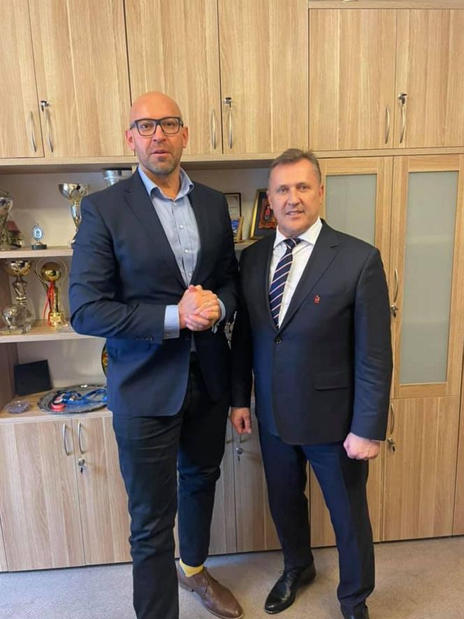 Temu klubowi kibicuje Jakub Rutnicki. Wiele powiązań ze sportem