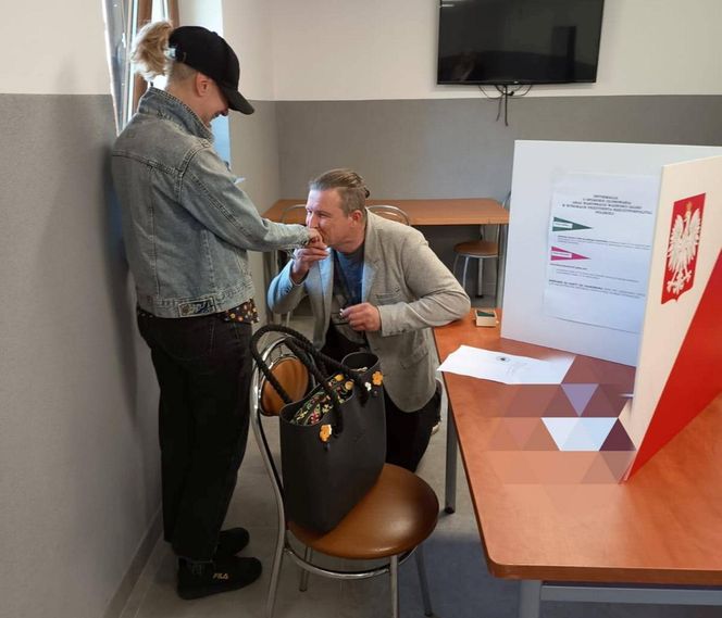 Powiedziała „tak” przy urnie wyborczej!