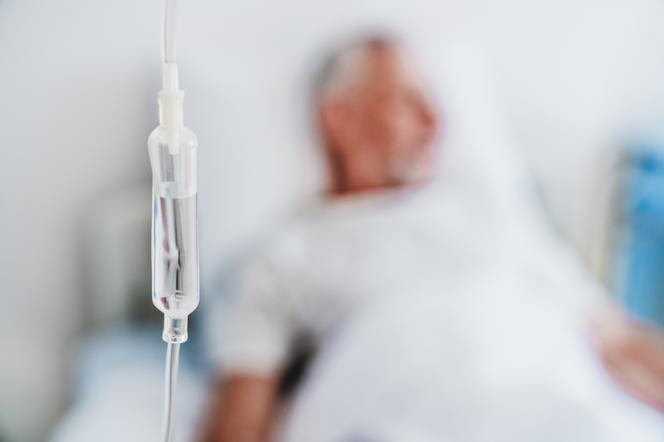 Zmarł pacjent zaszczepiony na COVID-19. Ekspert komentuje 