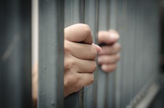 Okrutne tortury strażników w więzieniu w Jarosławiu [PRZERAŻAJĄCE WIDEO]