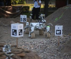 Prawdziwy kosmos w Krakowie! Na AGH rozpoczęła się 10. edycja zawodów łazików marsjańskich European Rover Challenge