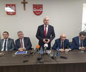 Rozdanie czeków samorządowcom z gmin powiatu siedleckiego - dotacje na inwestycje z Polskiego Ładu 06.06.2022