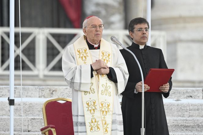 Plac Świętego Piotra wypełniony wiernymi. Modlitwa za papieża Franciszka wzrusza do łez