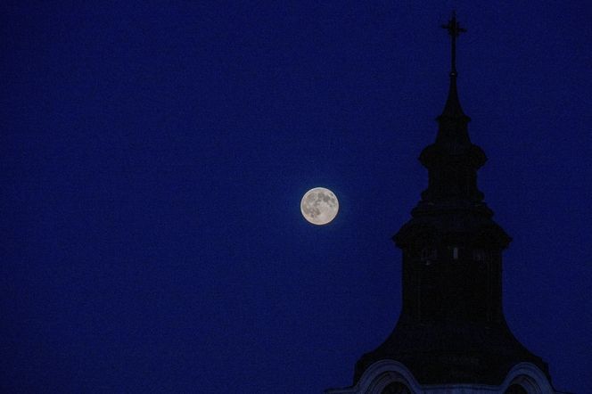 Niesamowita superpełnia Księżyca widziana z Przemyśla