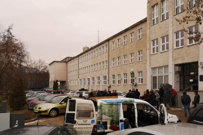 Ewakuacja studentów na UMK w Toruniu