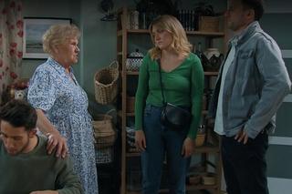 M jak miłość, odcinek 1687. Barbara (Teresa Lipowska), Ula (Iga Krefft), Mateusz (Krystian Domagała), Bartek (Arkadiusz Smoleński)	