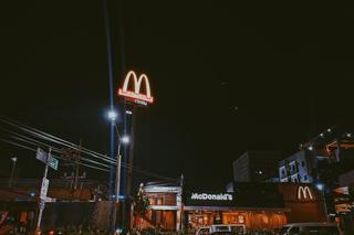 Czy McDonald jest otwarty 6 stycznia 2023? Do której godziny McDonald w Trzech Króli?