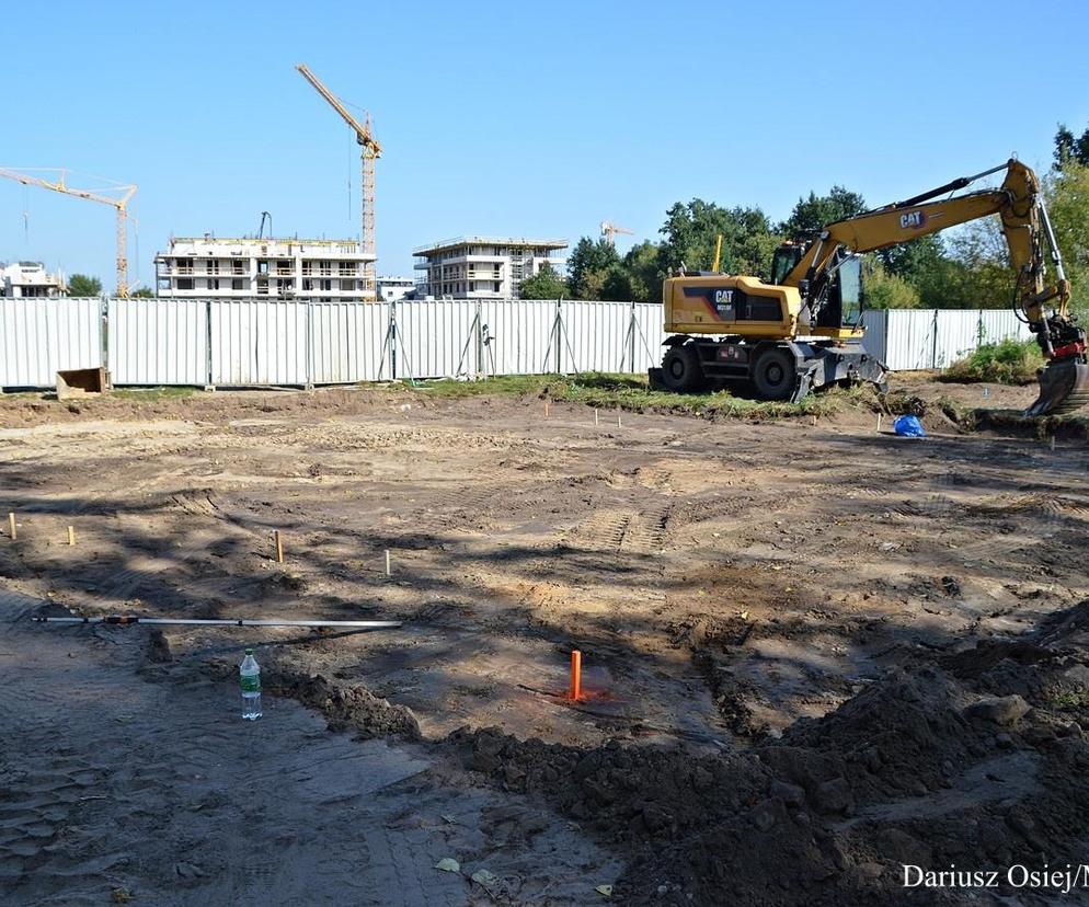 Rozpoczęła się budowa wodnego placu zabaw na Borkach.  Ma być gotowy do lata 2024 roku. 