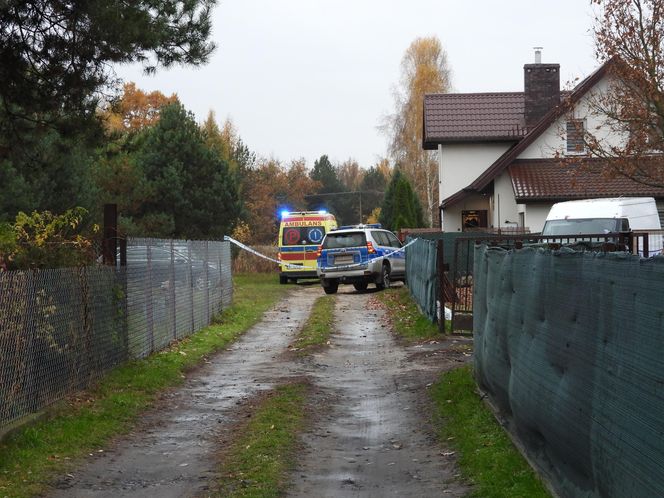 Tragedia pod Wołominem. Ciało 44-latki w szambie. Obok 7-letnie dziecko [ZDJĘCIA]