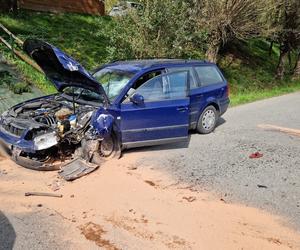 Groźny wypadek pod Nowym Sączem. Motocyklista zderzył się z osobówką