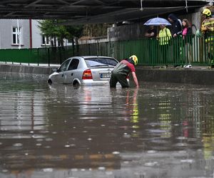 Potężne burze nad Podkarpaciem. Grad, wicher i potoki deszczu, jak w środku lata!