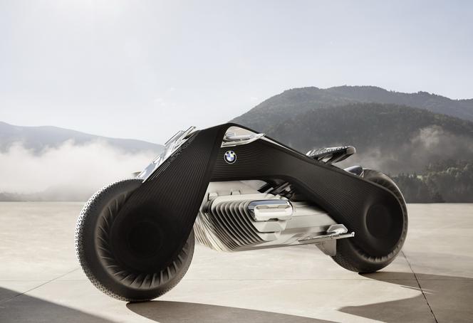 BMW Vision Next Concept 100 – bez kasku, bez upadków
