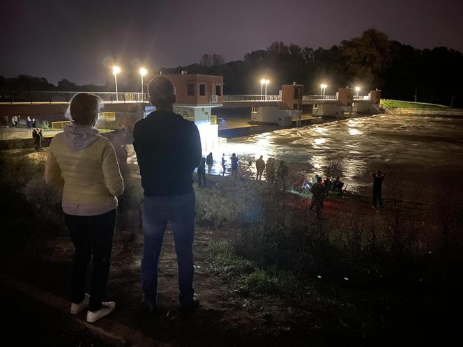 Powódź w Polsce. Nowe zdjęcia z Wrocławia. Mieszkańcy z przerażeniem patrzą na rzekę