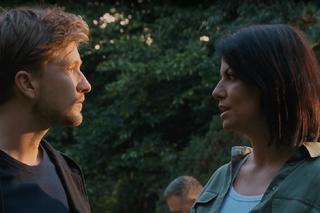 M jak miłość, odcinek 1679. Patrycja (Alżbeta Lenska), Łukasz (Jakub Józefowicz)