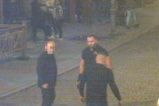 Atak gazem na Rynku w Kielcach. Rozpoznajesz sprawcę? Policja prosi o pomoc