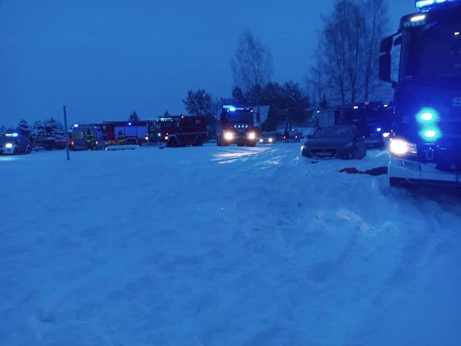 Pierkunowo: Tragedia na jeziorze Kisajno. Pod wędkarzami załamał się lód [FOTO]