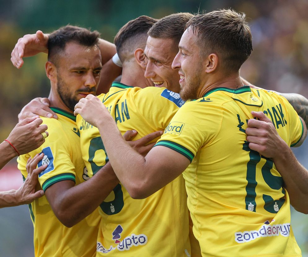 Katowice świętują! GKS demoluje Arkę Gdynia 4:1 po świetnym występie