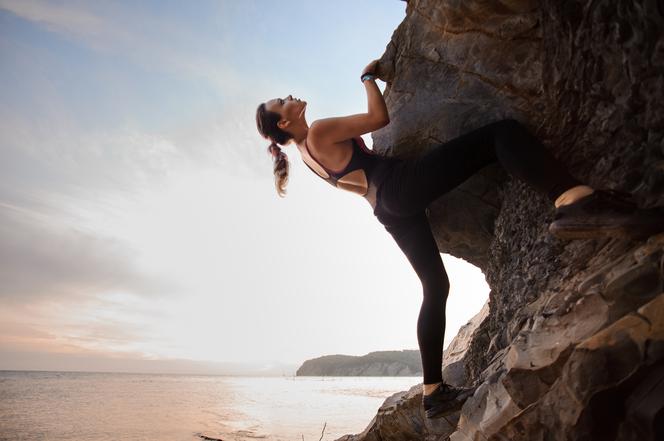 Bouldering, czyli wspinaczka na niskich wysokościach. Jak zacząć trenować bouldering?