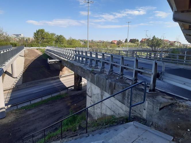 Utrudnienia dla kierowców w rejonie węzła al. Armii Krajowej z al. Sikorskiego w Gdańsku. 
