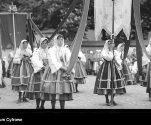 Boże Ciało w przedwojennej Polsce. Zobacz, jak kiedyś obchodzono Boże Ciało [ARCHIWALNE ZDJĘCIA]