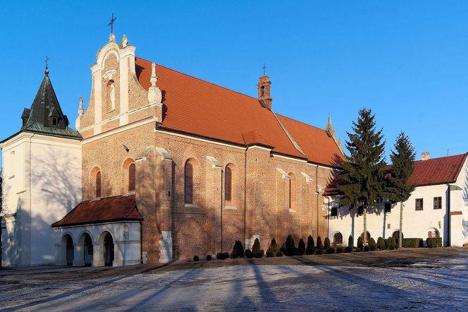 Jedno z piękniejszych miasteczek w Świętokrzyskiem leży blisko Kielc. Zachwyca historią 