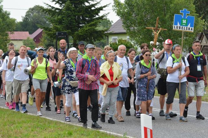 Śpiewający dzień lubelskich pątników na szlaku do Jasnej Góry!