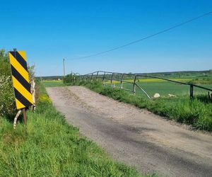 Ludzie sami wyrywają chaszcze na torach. Tak walczą o reaktywację linii kolejowej nr 241 z Tucholi do Koronowa