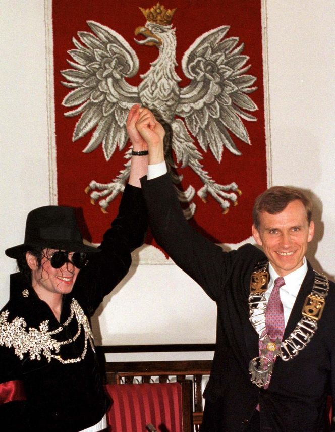 Michael Jackson zmarł 16 lat temu. Gdy odwiedził Polskę, wszyscy wstrzymali oddech. Te zdjęcia zachwycają