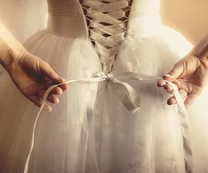 Te suknie ślubne skradły serca przyszłych panien młodych. Nowy trend zawojował salony ślubne. Fasony inspirowane księżniczkami