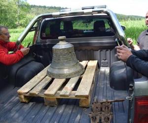 Dzwon cerkiewny wykopany w lesie pod Birczą