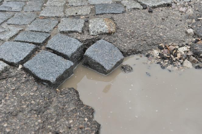 Bruk na Ordona nadal będzie dudnił. Konserwator zabytków nie chce go wykreślić z rejestru