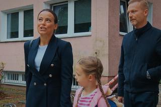 M jak miłość odc. 1701. Andrzej Budzyński (Krystian Wieczorek), Magda (Anna Mucha), Nadia (Mira Fareniuk)