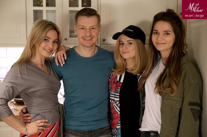 M jak miłość po wakacjach 2018. Julka (Joanna Kuberska), Paweł (Rafał Mroczek), Kalina (Karolina Sawka), Katia (Joanna Jarmołowicz)