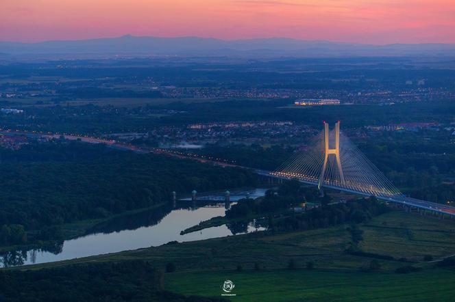 Wrocław: Most Rędziński z widokiem na Śnieżkę [ZDJĘCIE]