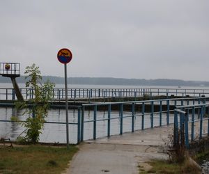 Deszczowy spacer w obiektywie. Tak się prezentuje Zalew Zemborzycki w jesiennej odsłonionie